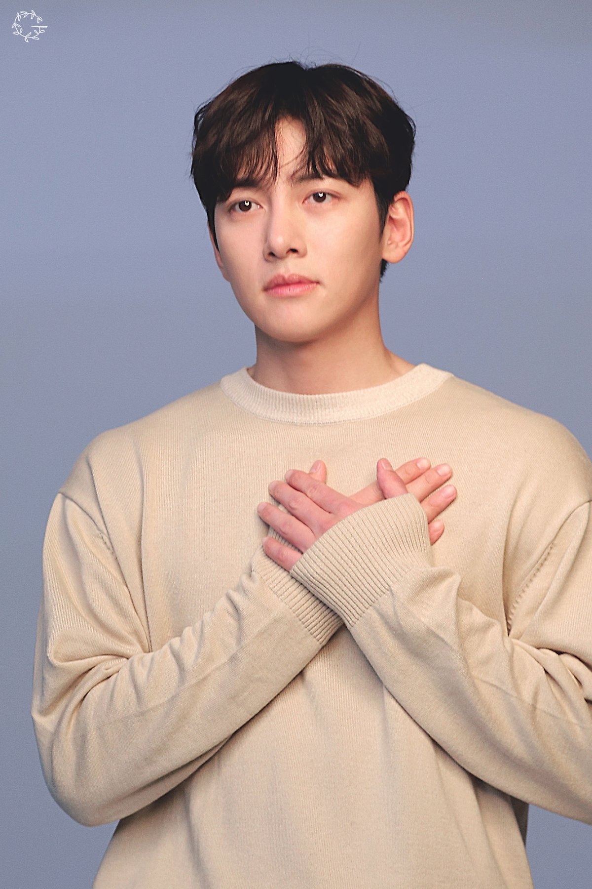 Ji Chang Wook điển trai, ấm áp trong bộ ảnh mới chụp dự án từ thiện