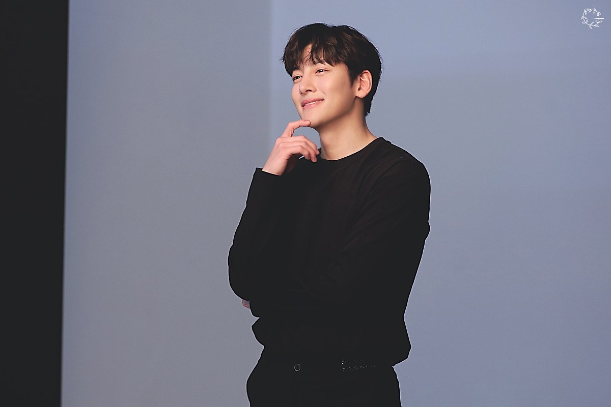 Ji Chang Wook điển trai, ấm áp trong bộ ảnh mới chụp dự án từ thiện