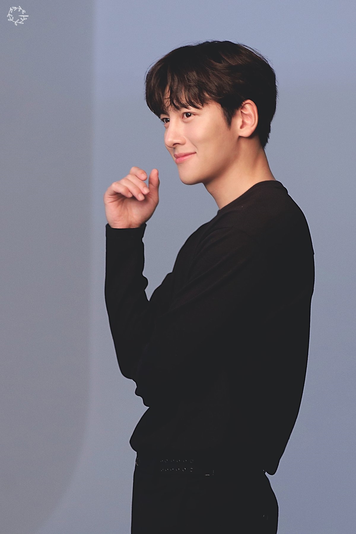 Ji Chang Wook điển trai, ấm áp trong bộ ảnh mới chụp dự án từ thiện