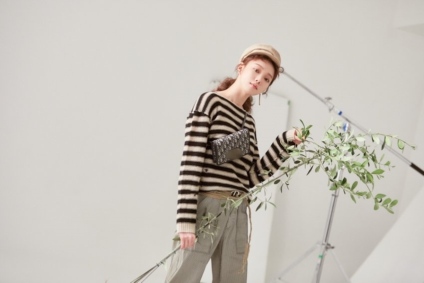 Lee Sung Kyung đẹp cá tính trong bộ ảnh hậu trường tạp chí mới