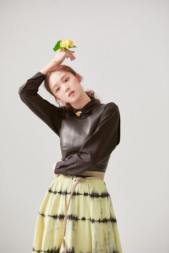 Lee Sung Kyung đẹp cá tính trong bộ ảnh hậu trường tạp chí mới