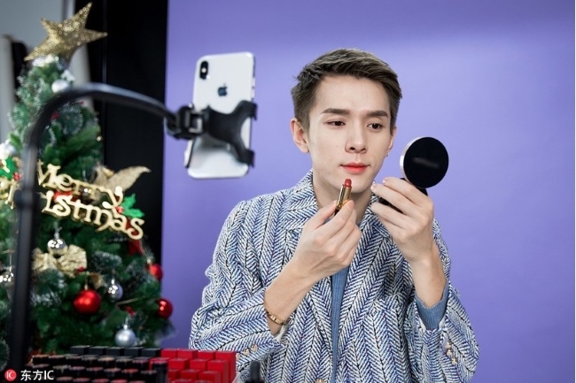 Lý Tử Thất, Tiểu Dã và những vlogger hot như sao kiếm tiền triệu đô