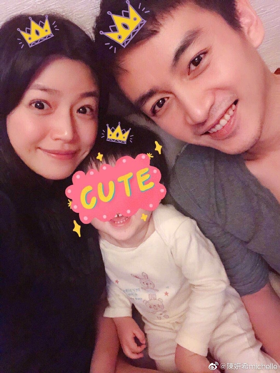 Trần Hiểu khoe ảnh già béo, fan chê Trần Nghiên Hy xài chồng hao