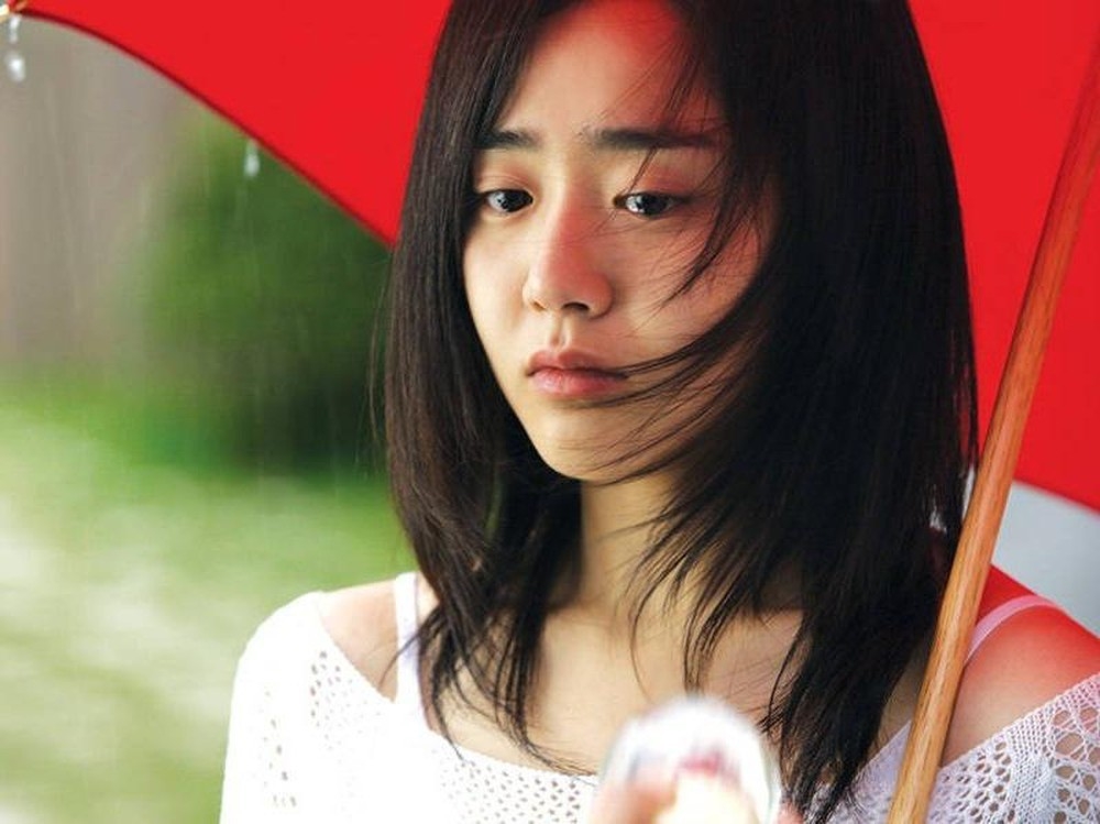 'Em gái quốc dân' Moon Geun Young tạm gác sự nghiệp đi làm từ thiện