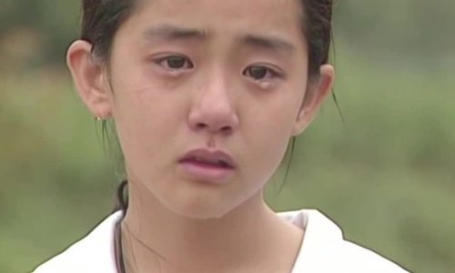 'Em gái quốc dân' Moon Geun Young tạm gác sự nghiệp đi làm từ thiện