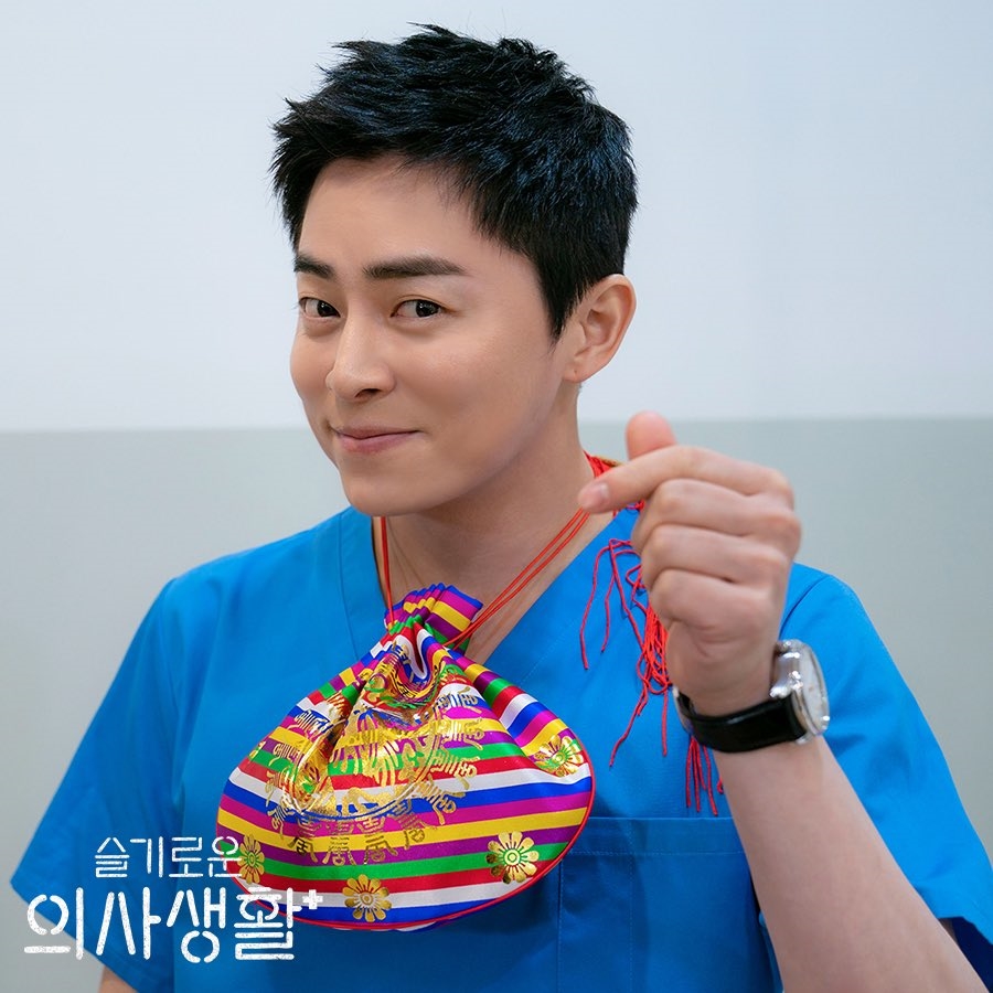 Jo Jung Suk tự nguyện giảm cát-xê để được tham gia “Hospital Playlist”