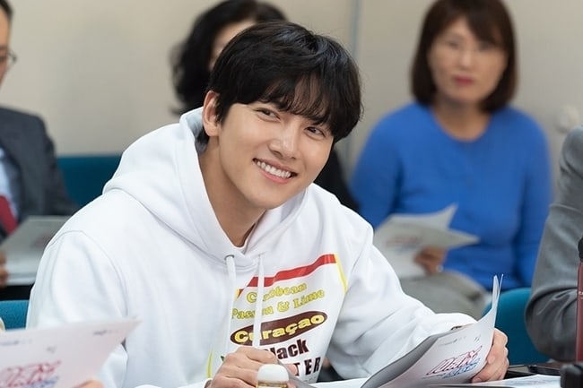 Ji Chang Wook - Kim Yoo Jung sánh đôi trong buổi đọc kịch bản phim mới