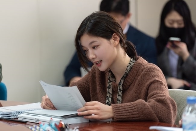 Ji Chang Wook - Kim Yoo Jung sánh đôi trong buổi đọc kịch bản phim mới