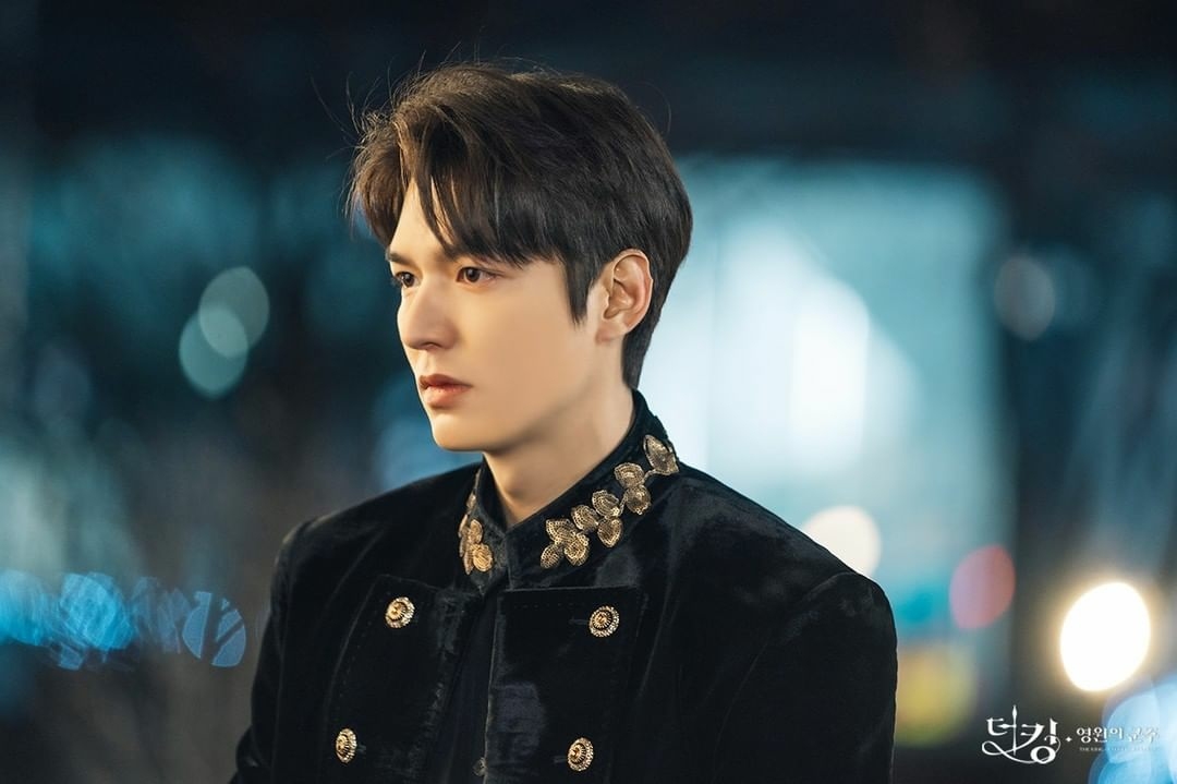 Lee Min Ho xuyên không về tự cứu mình trong “Quân Vương Bất Diệt”?