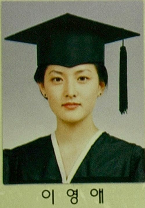 Lee Young Ae bỗng gây “sốt” vì ảnh cũ thời đôi mươi quá thần thái