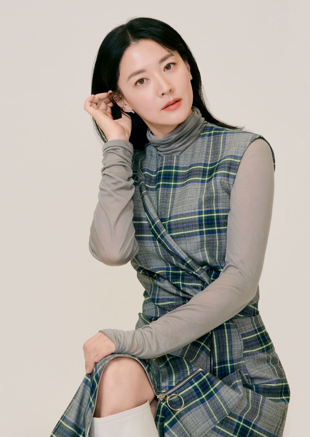 Lee Young Ae bỗng gây “sốt” vì ảnh cũ thời đôi mươi quá thần thái