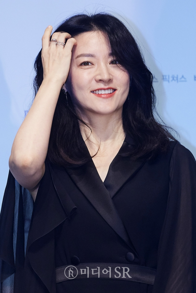 Lee Young Ae bỗng gây “sốt” vì ảnh cũ thời đôi mươi quá thần thái