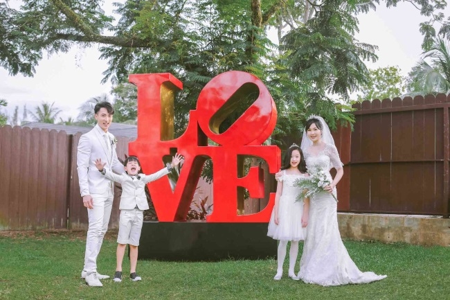 Ngô Tôn và bà xã được hé lộ bộ ảnh cưới đầu tiên sau 15 năm
