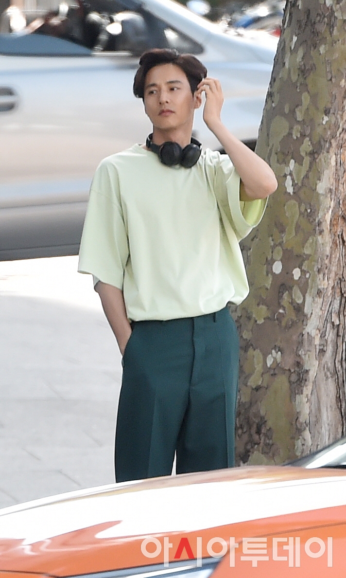 Won Bin lộ ảnh quảng cáo trên phố, trẻ trung phong độ chẳng khác xưa