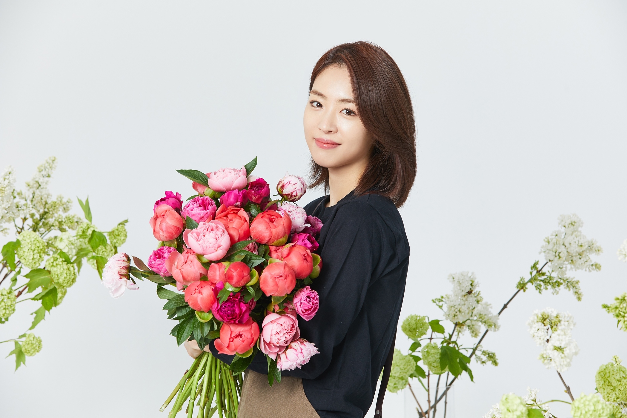 Lee Yeon Hee bất ngờ thông báo kết hôn trong tháng sau
