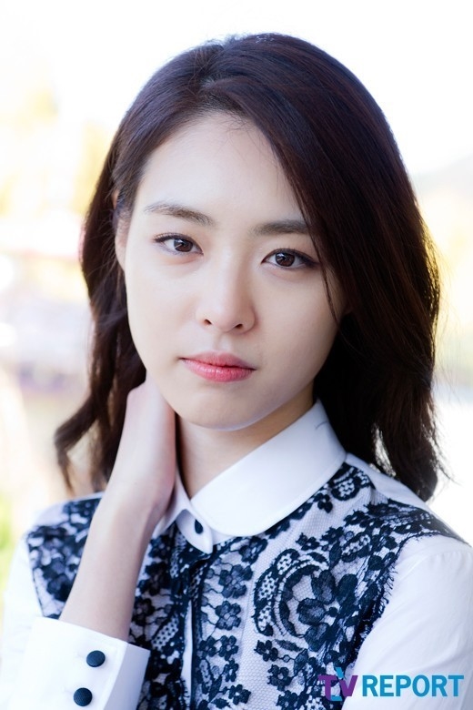 Lee Yeon Hee bất ngờ thông báo kết hôn trong tháng sau