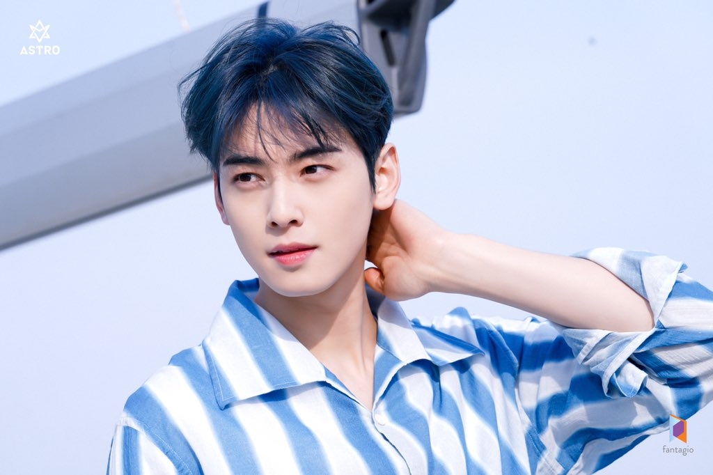 Cha Eun Woo viết thư tay xin lỗi vì đi bar trong lúc giãn cách xã hội