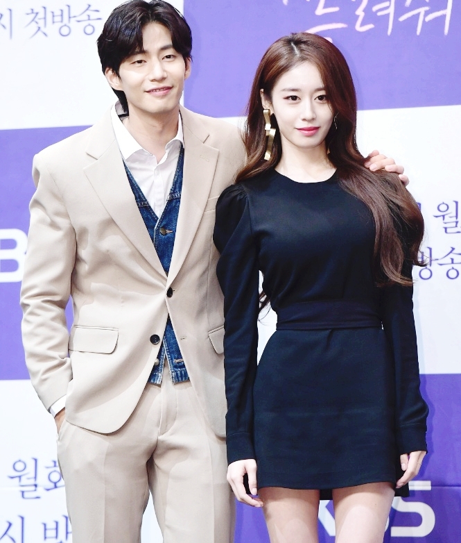 Jiyeon - Song Jae Rim dính tin đồn hẹn hò làm các fan bất ngờ