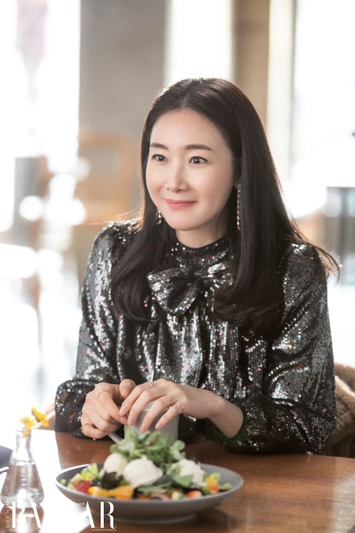 Lee Young Ae, Choi Ji Woo và nữ thần Kbiz sinh con muộn vẫn hạnh phúc