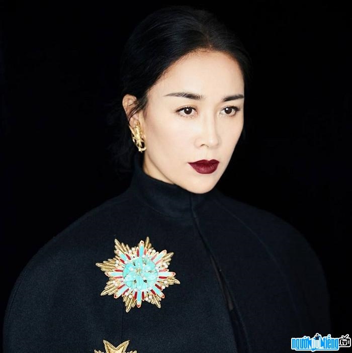 Quan Hiểu Đồng, Châu Hải My và mỹ nhân Cbiz là hậu duệ Mãn Thanh