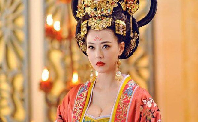 Quan Hiểu Đồng, Châu Hải My và mỹ nhân Cbiz là hậu duệ Mãn Thanh