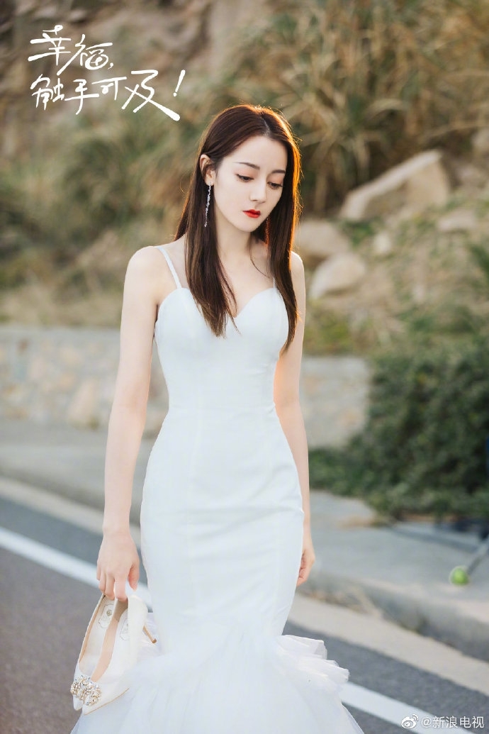 Địch Lệ Nhiệt Ba đẹp hớp hồn trong phim mới, lấn át Hoàng Cảnh Du