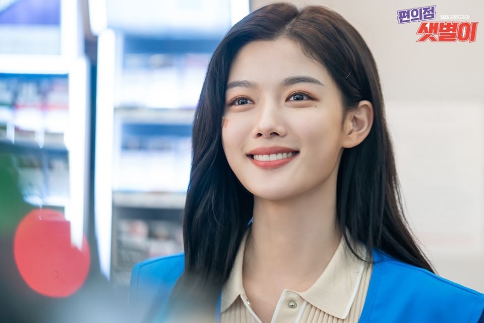 Kim Yoo Jung khoe tạo hình đẹp dịu dàng và tươi mới trong drama