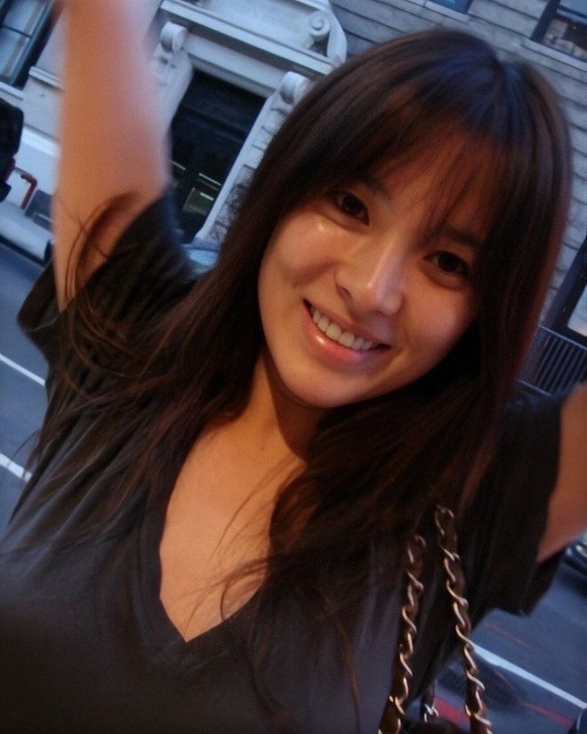 Song Hye Kyo nổi bật nhan sắc tự nhiên với ảnh chụp cùng bạn thân