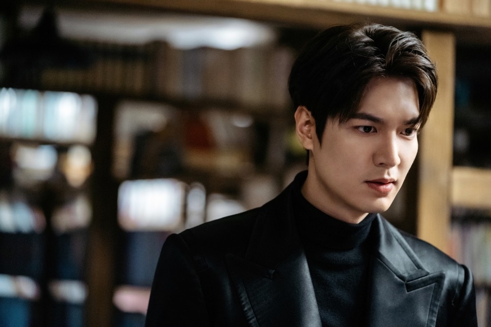 Lee Min Ho tung ảnh cực ngầu làm fan lại ngóng 'Quân vương bất diệt'