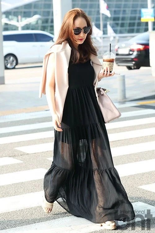 Park Min Young làm sân bay bừng sáng với phong cách thời trang nổi bật