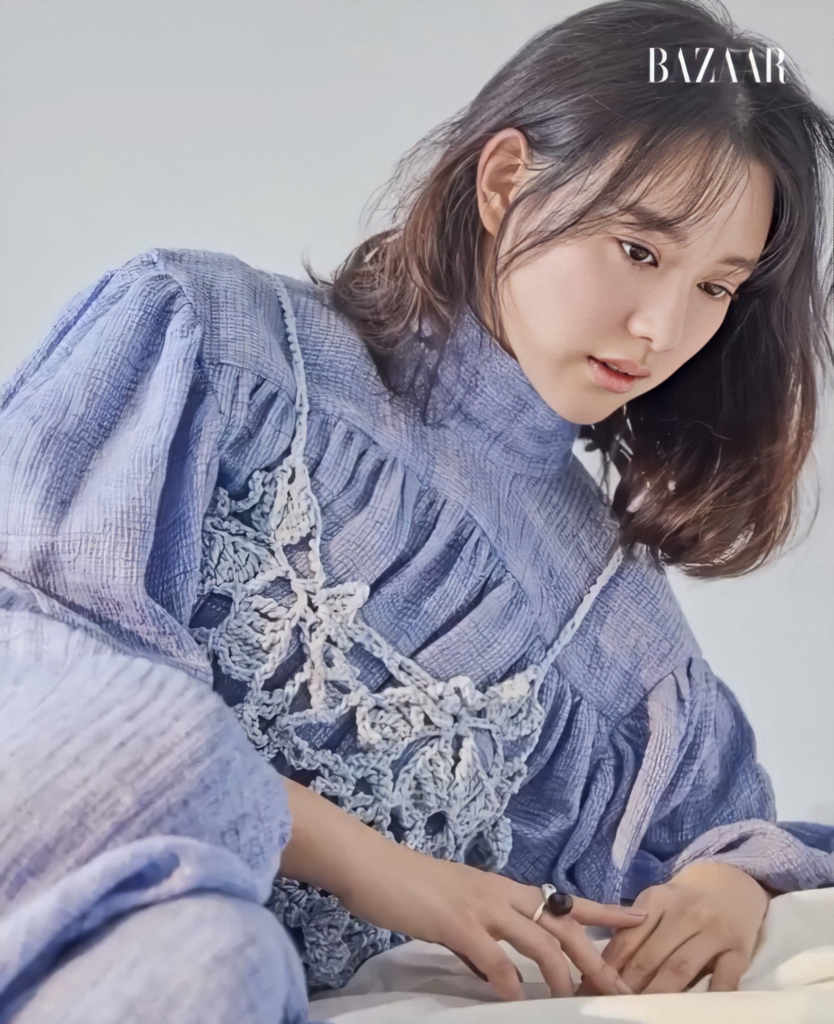 Kim Ji Won bất ngờ tái xuất với bộ ảnh tạp chí mới đầy cuốn hút