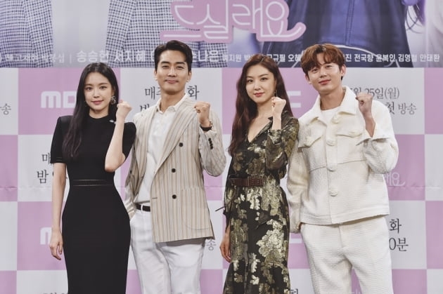 Song Seung Hun - Seo Ji Hye quá tương xứng trong họp báo phim mới