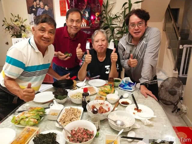 Hồng Kim Bảo lộ diện già nua, từng phải ngồi xe lăn vì quá mập