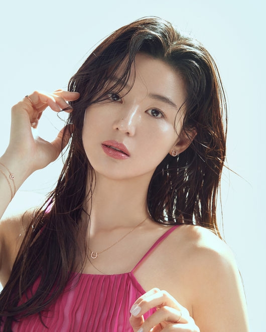 Jun Ji Hyun 'quyến rũ chết người' trong bộ ảnh quảng cáo mới