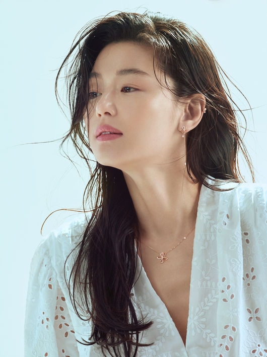 Jun Ji Hyun 'quyến rũ chết người' trong bộ ảnh quảng cáo mới