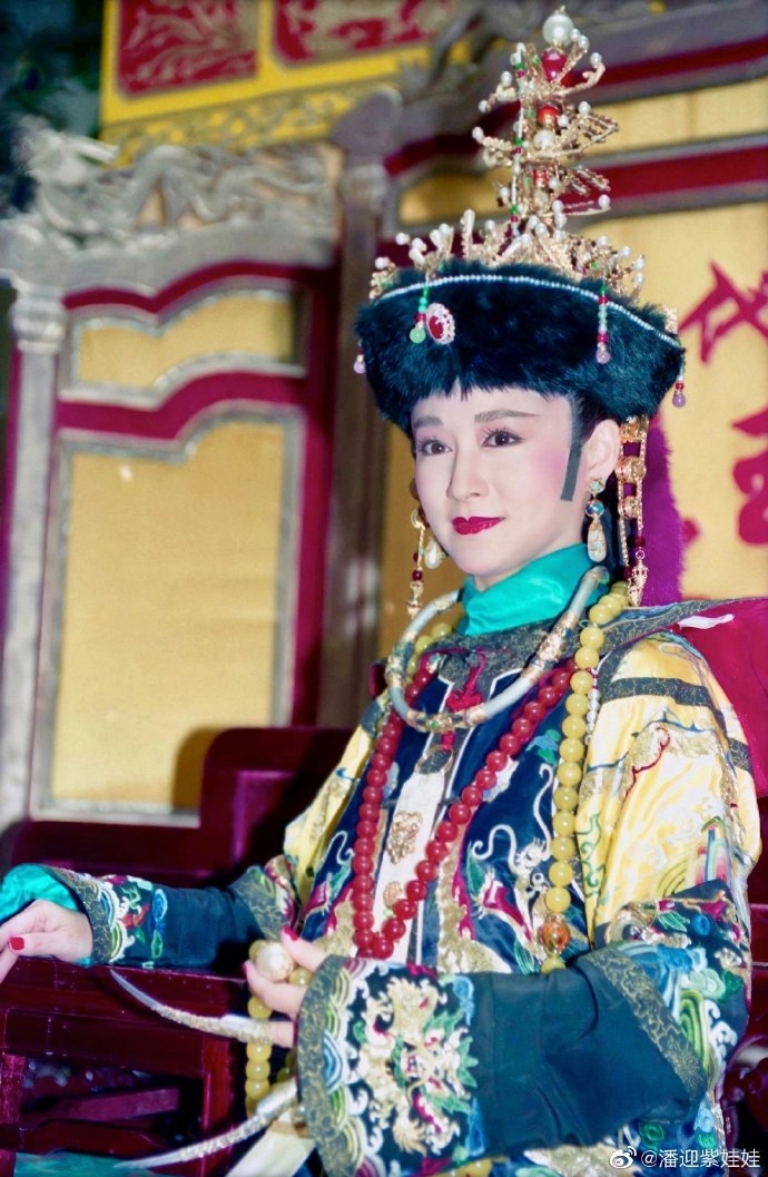 'Tiểu Long Nữ' Phan Nghinh Tử khoe sắc ở tuổi 71, thon thả trẻ trung