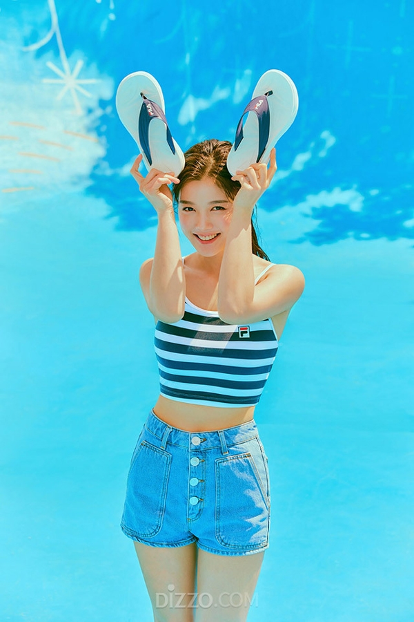 Kim Yoo Jung lần đầu khoe vòng eo con kiến làm các fan mê mẩn
