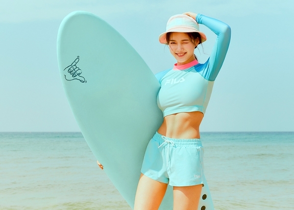 Kim Yoo Jung lần đầu khoe vòng eo con kiến làm các fan mê mẩn