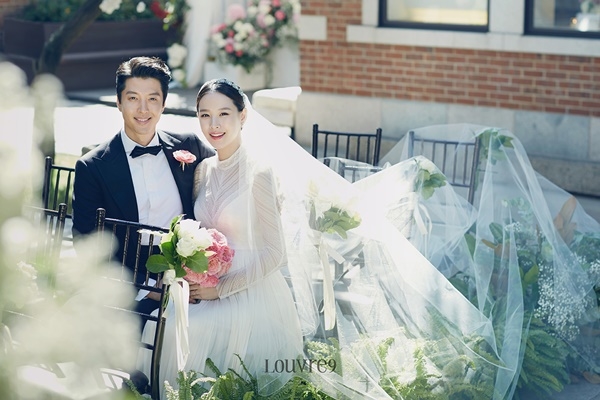 Lee Dong Gun - Jo Yoon Hee chính thức ly hôn sau 3 năm chung sống