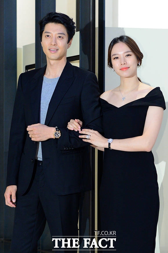 Lee Dong Gun - Jo Yoon Hee chính thức ly hôn sau 3 năm chung sống