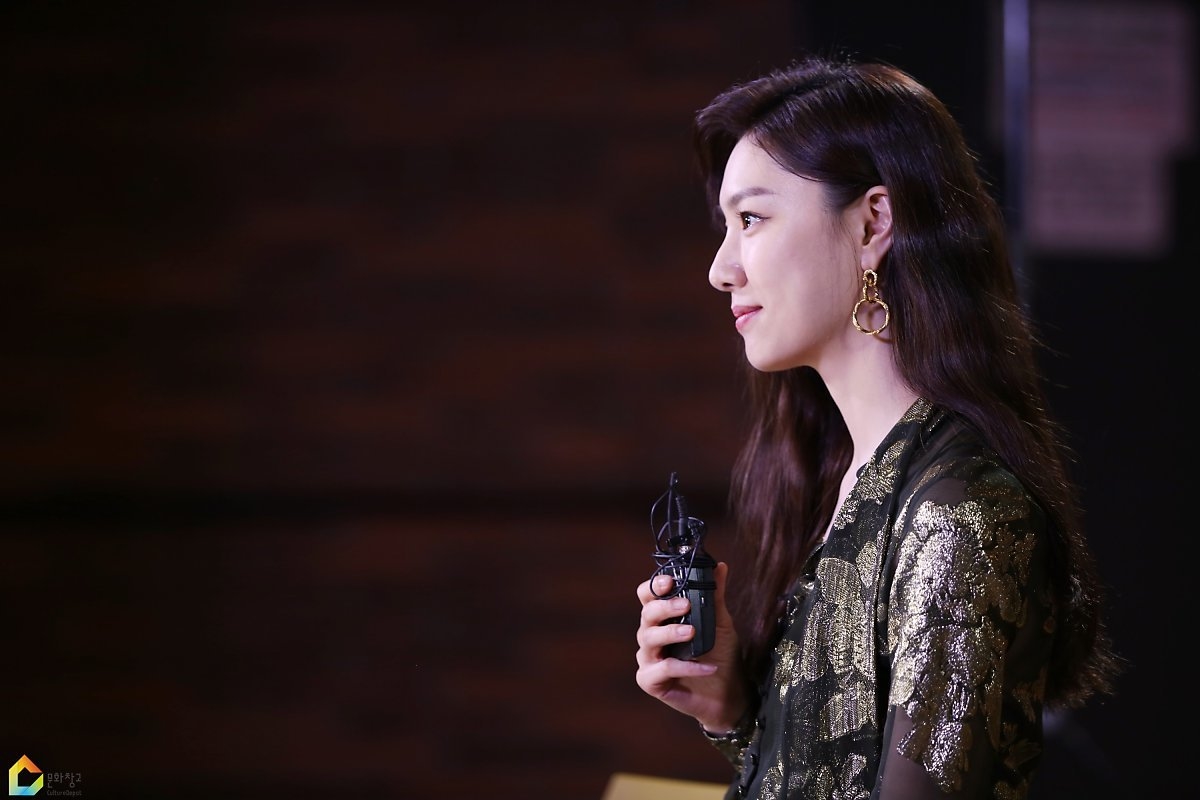 Seo Ji Hye nữ tính, dịu dàng trong họp báo phim mới với vai nữ chính