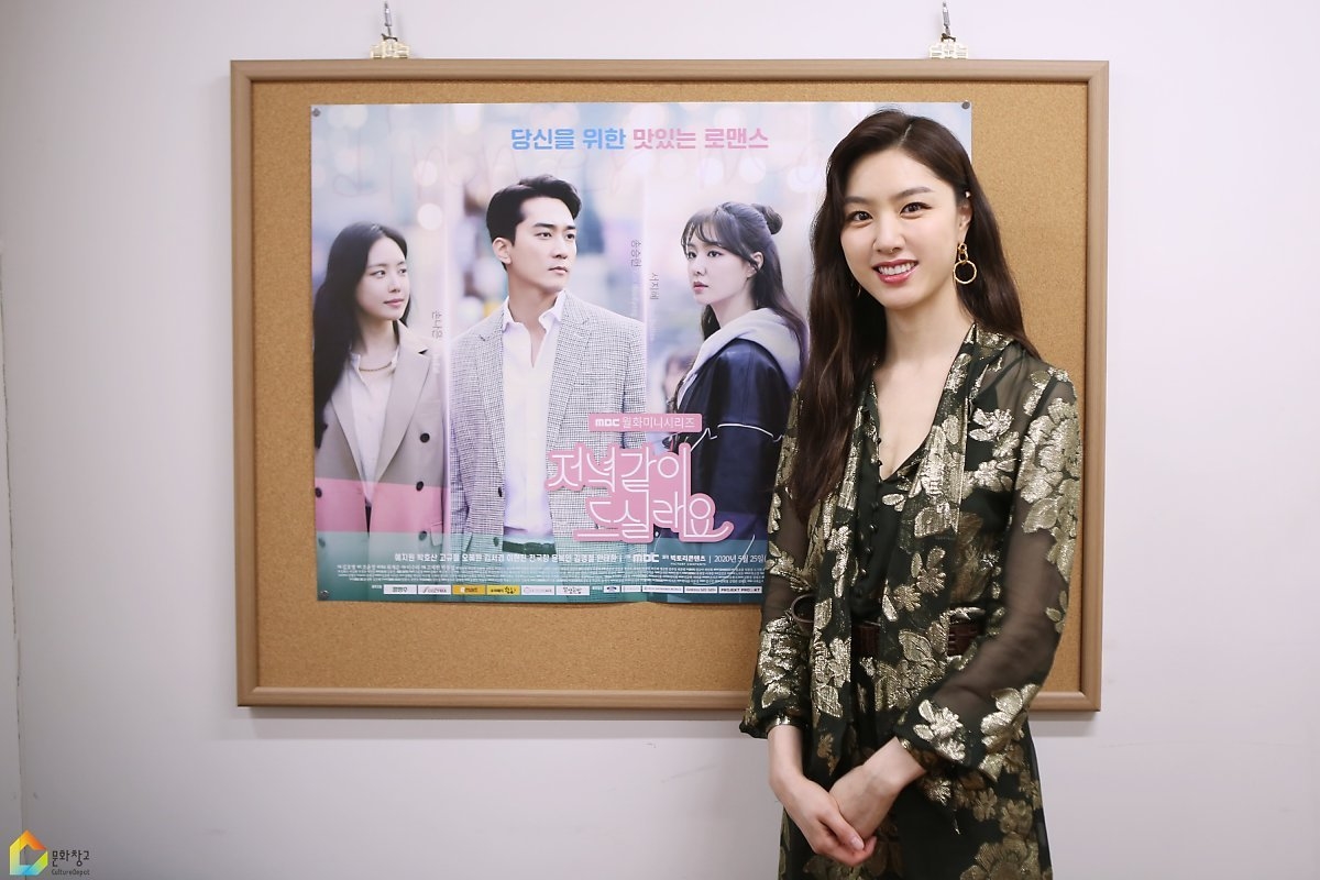 Seo Ji Hye nữ tính, dịu dàng trong họp báo phim mới với vai nữ chính