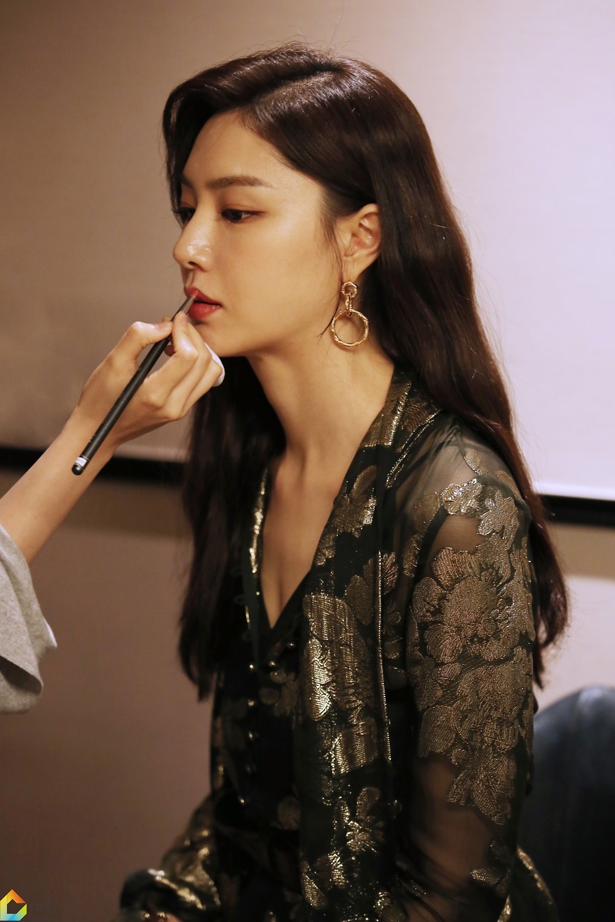 Seo Ji Hye nữ tính, dịu dàng trong họp báo phim mới với vai nữ chính