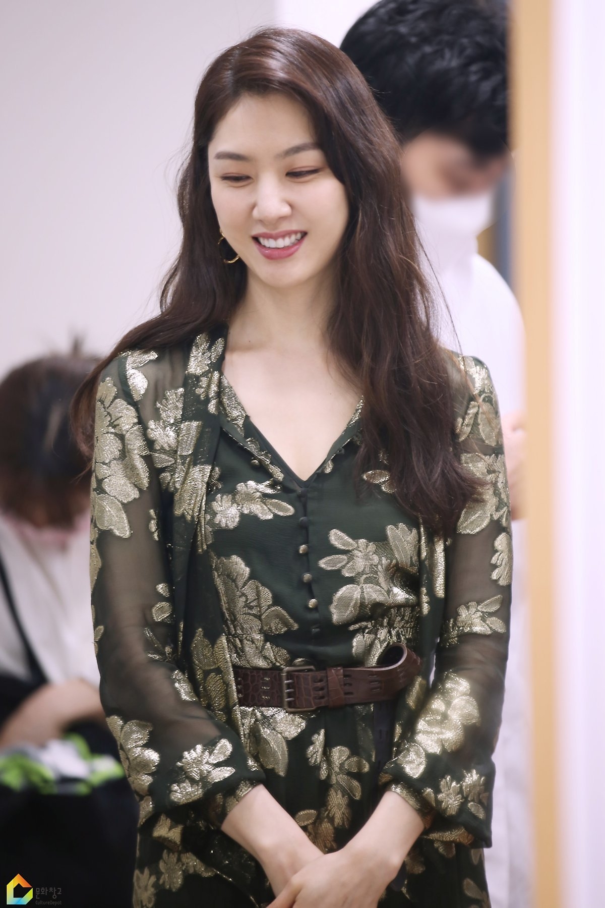 Seo Ji Hye nữ tính, dịu dàng trong họp báo phim mới với vai nữ chính