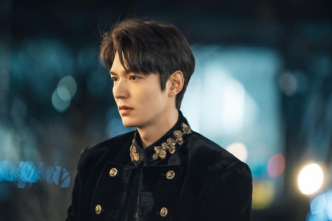 Lee Min Ho tụt hạng trong bảng xếp hạng danh tiếng do phim flop