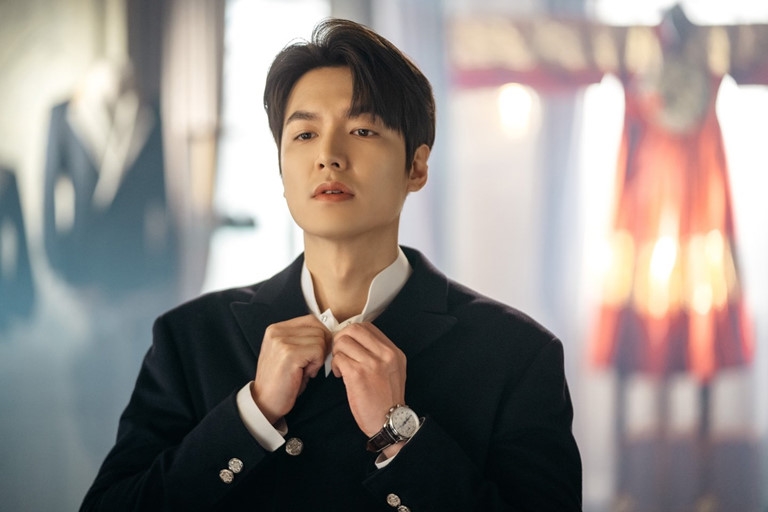 Lee Min Ho tụt hạng trong bảng xếp hạng danh tiếng do phim flop