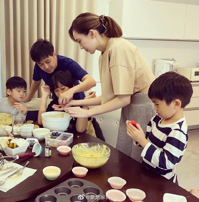 Kimi - con trai Lâm Chí Dĩnh khoe góc nghiêng giống hệt bố