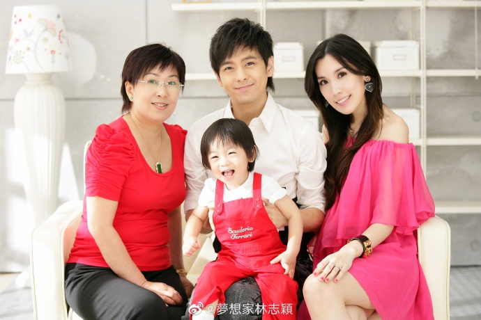 Kimi - con trai Lâm Chí Dĩnh khoe góc nghiêng giống hệt bố