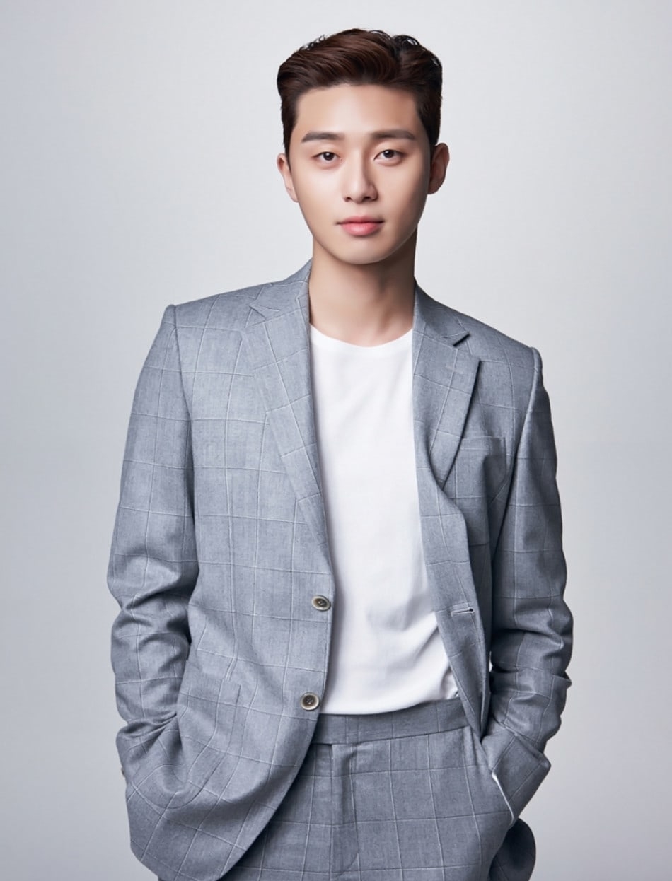 Park Seo Joon trở thành diễn viên Hàn đầu tiên nhận nút vàng YouTube