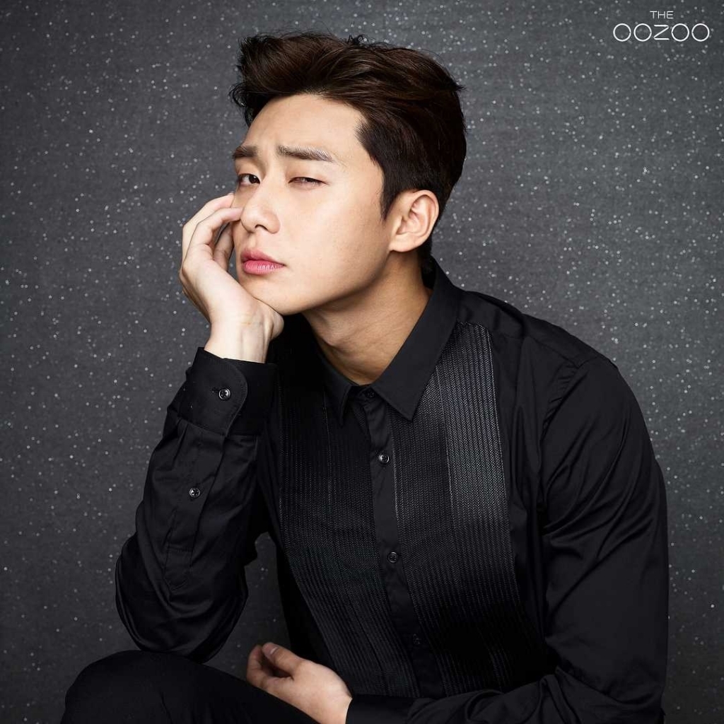 Park Seo Joon trở thành diễn viên Hàn đầu tiên nhận nút vàng YouTube